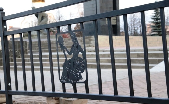 На площади Революции сменили забор по проспекту Ленина На площади Революции сменили забор по проспекту Ленина