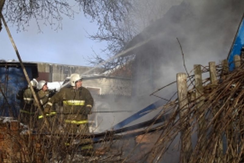 В Кинешме утром сгорел дом: площадь пожара 96 квадратов В Кинешме утром сгорел дом: площадь пожара 96 квадратов