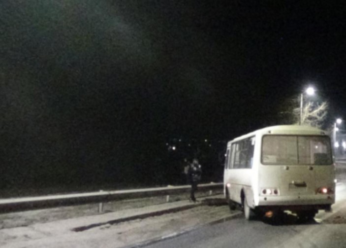 В Иванове маршрутчик с открытыми дверьми сбежал с места ДТП В Иванове маршрутчик с открытыми дверями сбежал с места ДТП