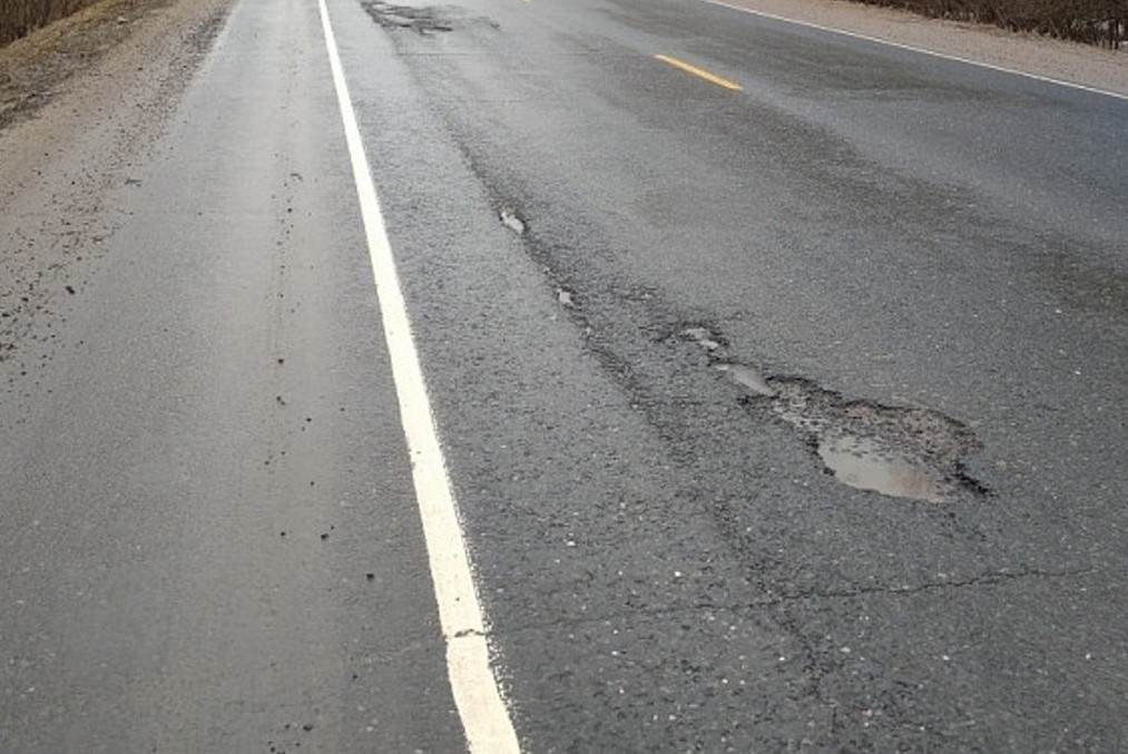 Новая дорога Иваново-Кинешма за млрд рублей начала разваливаться Новая дорога Иваново-Кинешма за млрд рублей начала разваливаться