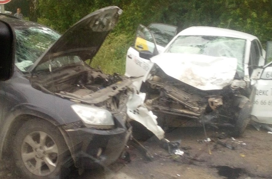 В ДТП на Минской ранним утром пострадали люди В ДТП на Минской ранним утром пострадали люди