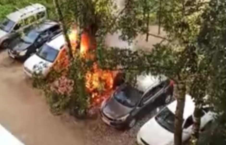 Пожар на Воронина: сгорели два автомобиля, пострадавших нет Пожар на Воронина: сгорели два автомобиля, пострадавших нет