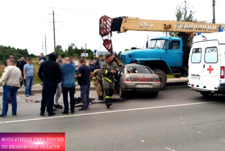 В ДТП в Тейковском районе с грузовиком пострадали два парня В ДТП в Тейковском районе с грузовиком пострадали два парня