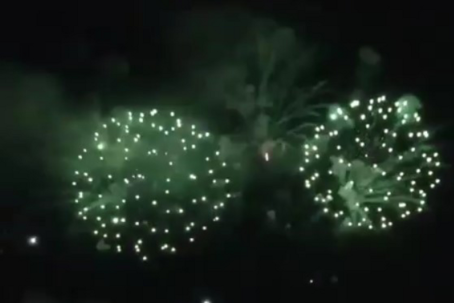 Видео салюта на День Победы: фейерверк длился около пяти минут Видео салюта на День Победы: фейерверк длился около пяти минут