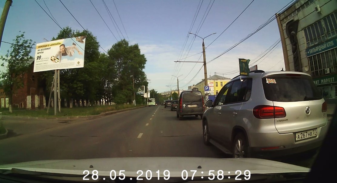 Машина с флагом погранслужбы вытолкнула на встречную редактора «Иваново37» Машина с флагом погранслужбы вытолкнула на встречную редактора «Иваново37»