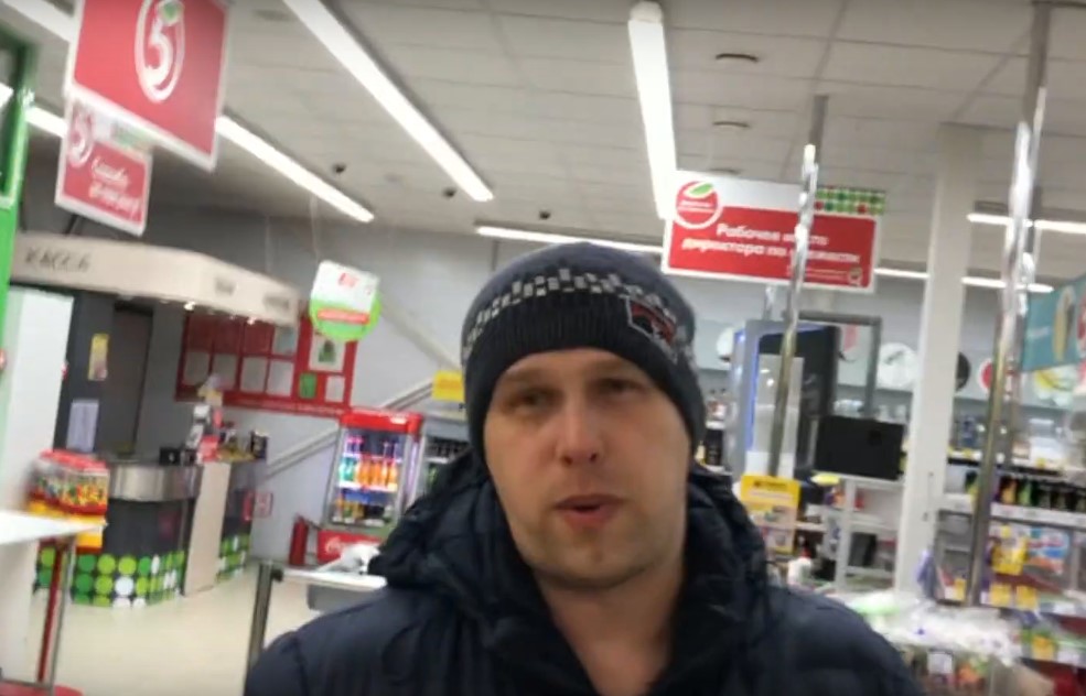 «Пятерочка» начала служебную проверку после избиения блогера в Кохме В Кохме на видео блогера избили после выявления просрочки в «Пятерочке»