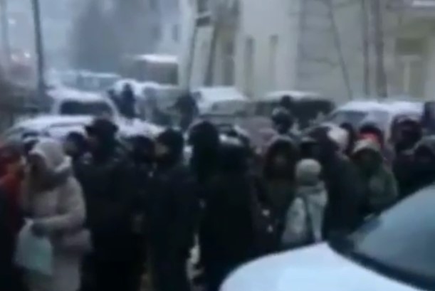 Очередь за путевками на видео назвали искусственной Очередь за путевками на видео назвали провокацией