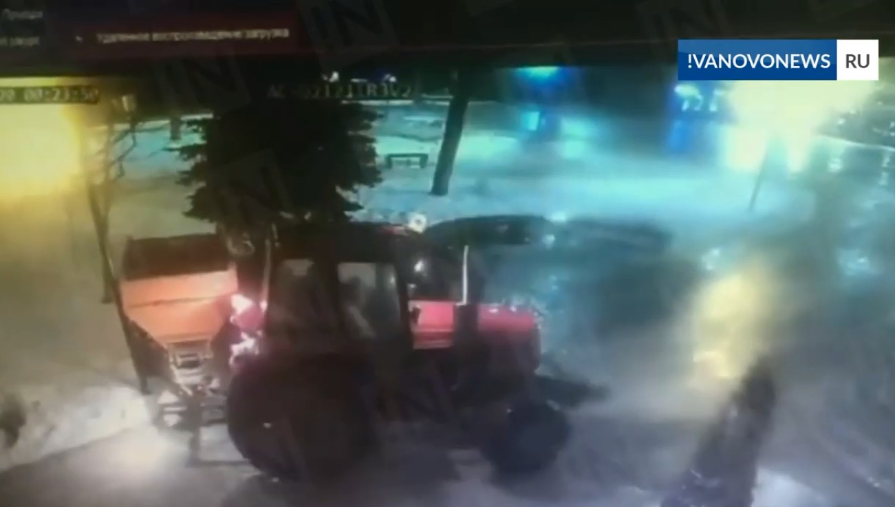 Тракториста могут лишить прав за поврежденный Троицкий сквер Тракториста могут лишить прав за поврежденный Троицкий сквер