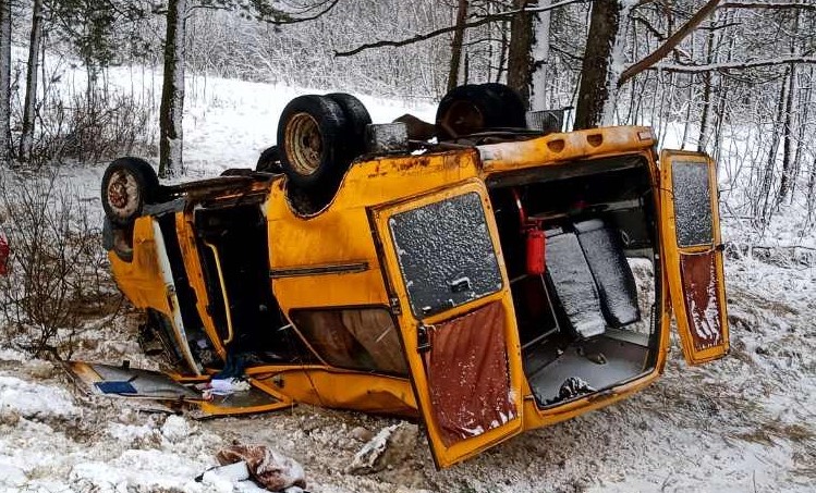 В Тейковском районе перевернулась маршрутка с детьми В Тейковском районе перевернулась маршрутка с детьми