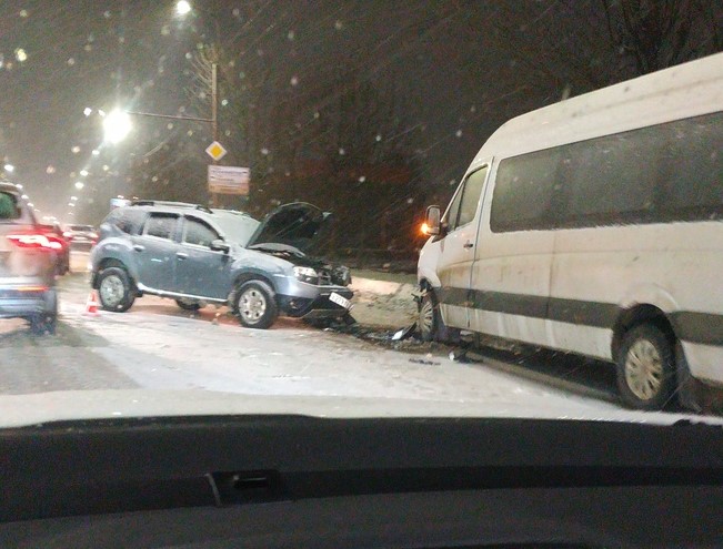 Авария на Куконковых: есть пострадавшие Авария на Куконковых: есть пострадавшие