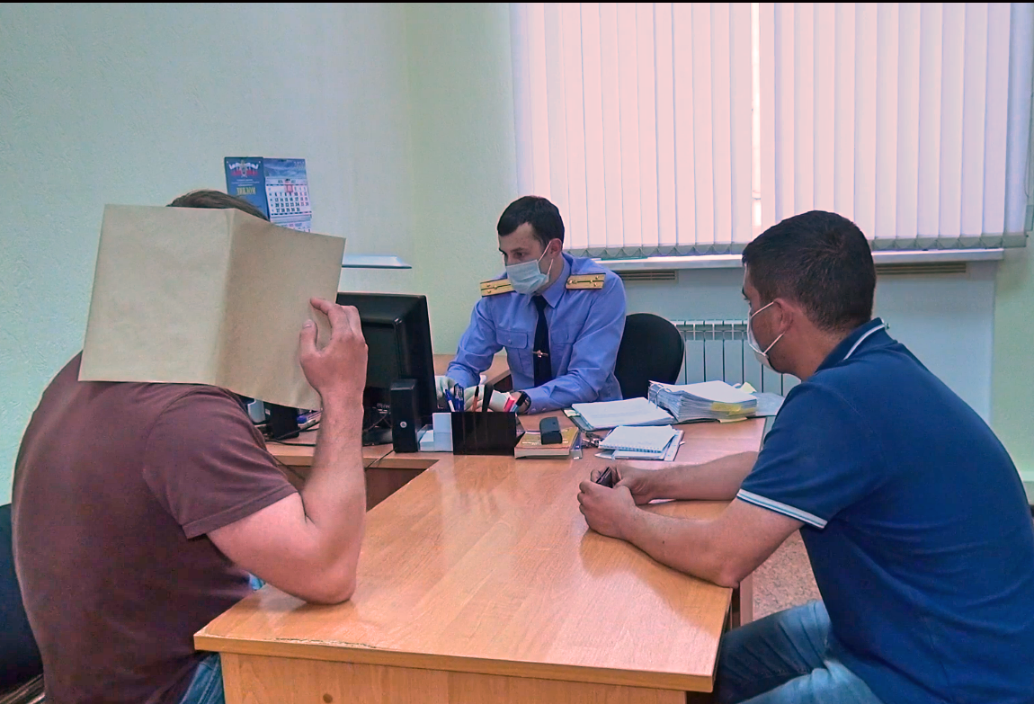 Трое фурмановских полицейских обвиняются в даче взятки за пьяного водителя Трое фурмановских полицейских обвиняют в даче взятки за пьяного водителя