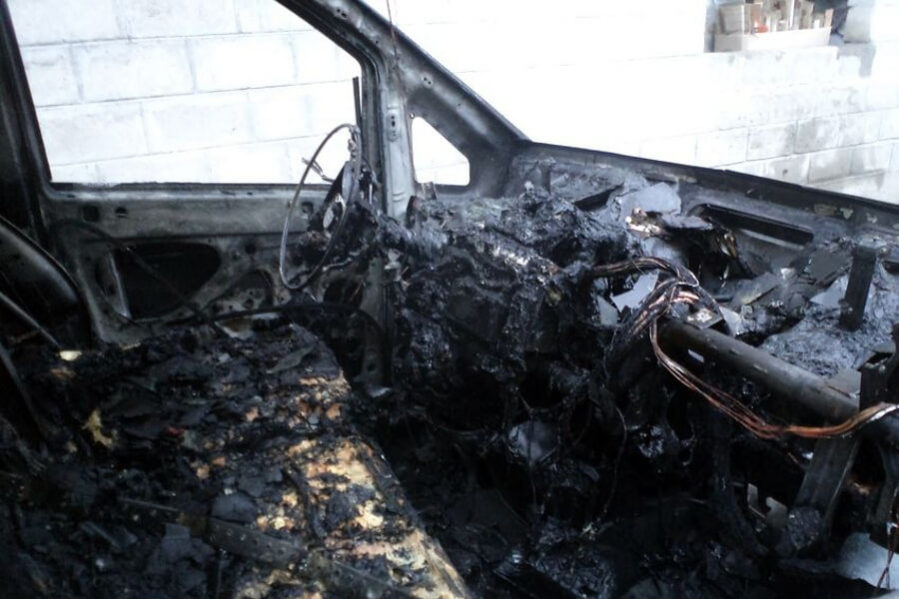 Пожар в Иваново: неизвестный сжег три микроавтобуса и легковушку