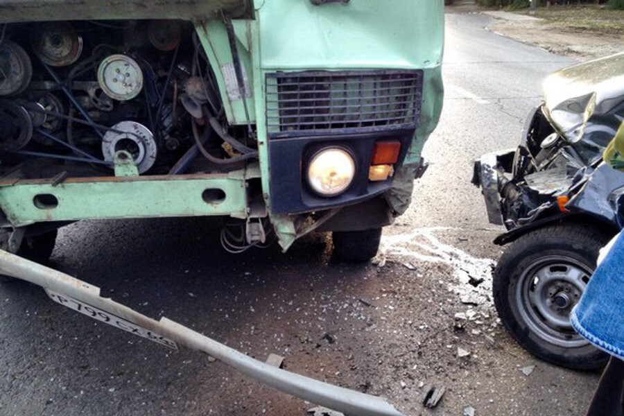 Авария автобуса в Тейково: в Ивановской области три человека в больнице Авария автобуса в Тейково: в Ивановской области три человека в больнице