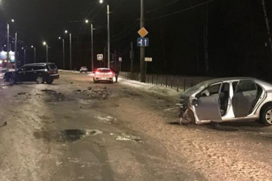 Два человека пострадали в ДТП на Кохомском шоссе вечером воскресенья Два человека пострадали в ДТП на Кохомском шоссе вечером воскресенья