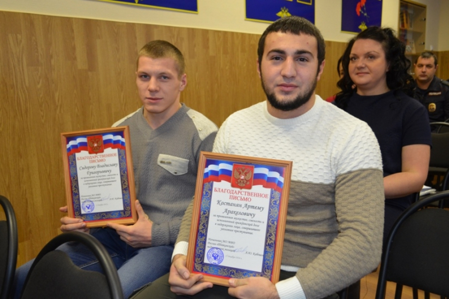 Артем Костанян и Влад Сидоров в Тейково награждены за спасение женщины Артем Костанян и Влад Сидоров в Тейково награждены за спасение женщины