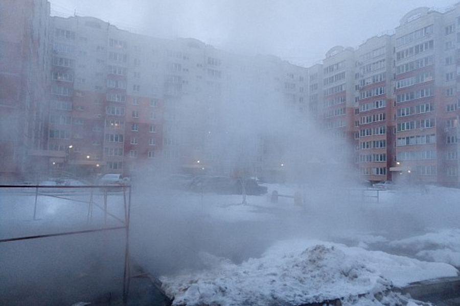 Потоп в Московском микрорайоне: прорвало трубы отопления Потоп в Московском микрорайоне: прорвало трубы отопления