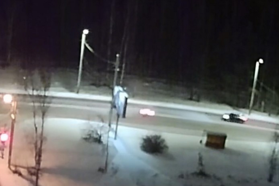 Опубликовано видео ДТП на Кохомском шоссе после заноса автомобиля Опубликовано видео ДТП на Кохомском шоссе после заноса автомобиля