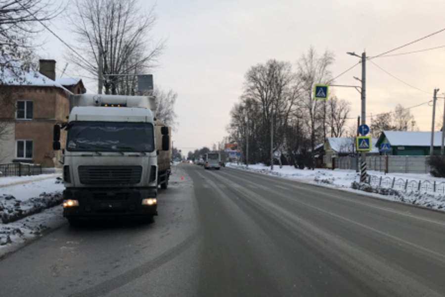 Авария на Некрасова: грузовик сбил женщину на пешеходном переходе Авария на Некрасова: грузовик сбил женщину на пешеходном переходе