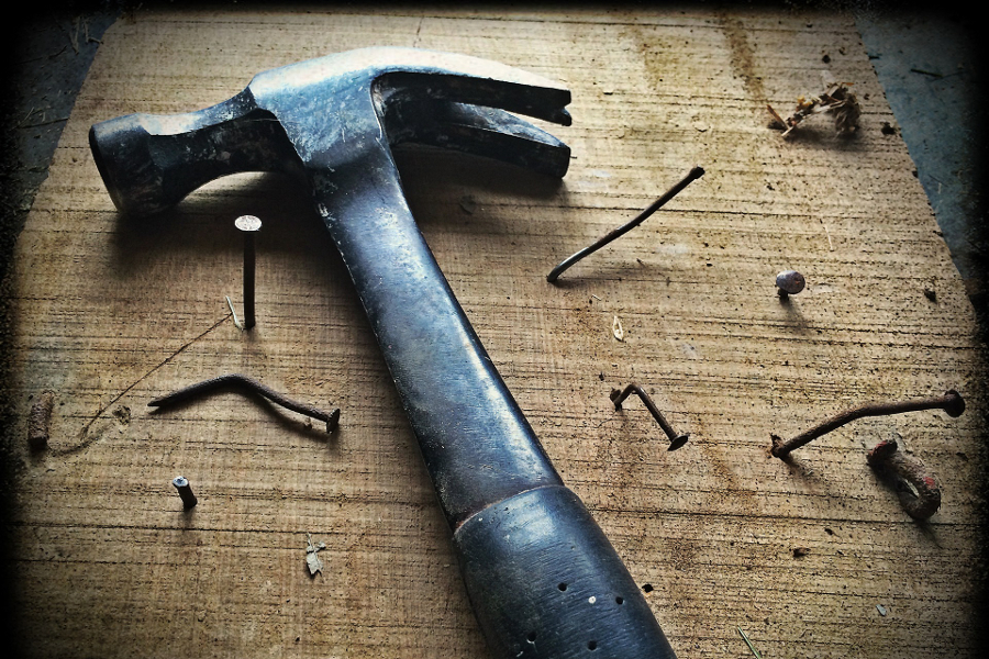 Мужчина забил молотком троих человек на Новый год 2018 и теперь пойдет под суд Мужчина забил молотком троих человек на Новый год 2018 и теперь пойдет под суд