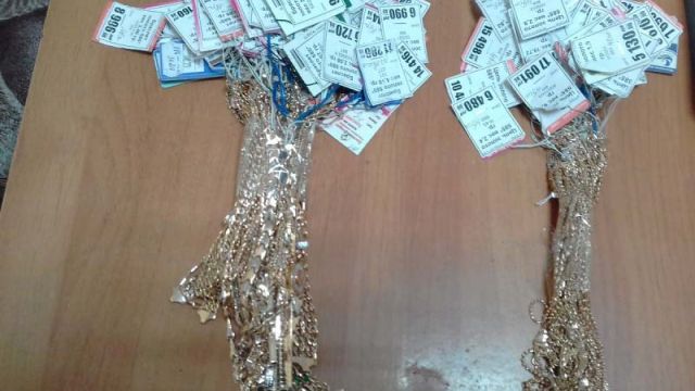 Двое вооруженных мигрантов ограбили ювелирный магазин в Приволжске Двое вооруженных мигрантов ограбили ювелирный магазин в Приволжске