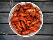 Чем полезны вареные раки?