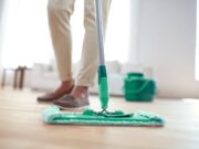 Как правильно ухаживать за кварцвиниловой плиткой?