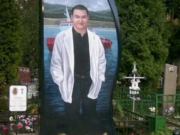 Как выбрать памятник для молодого парня: советы и идеи