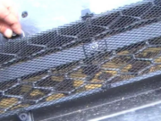 Установка защитной сетки на решетку радиатора: пошаговая инструкция