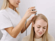 Когда стоит записаться к трихологу: честный гид по волосам и коже головы