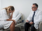 Платный психотерапевт vs бесплатная помощь: в чем разница?