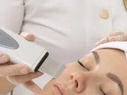 Ультразвуком по проблемным порам: как работает мягкая чистка лица и стоит ли идти