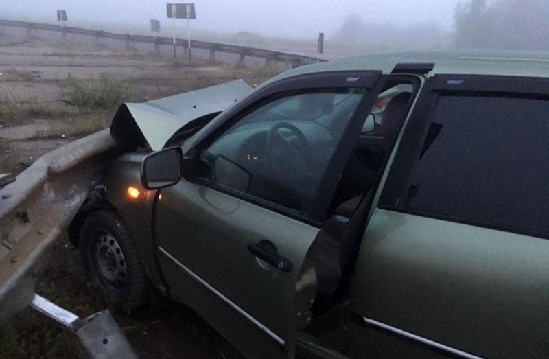 Авария в Вичугском районе: «ВАЗ» налетел на ограждение дороги Авария в Вичугском районе: «ВАЗ» налетел на ограждение дороги