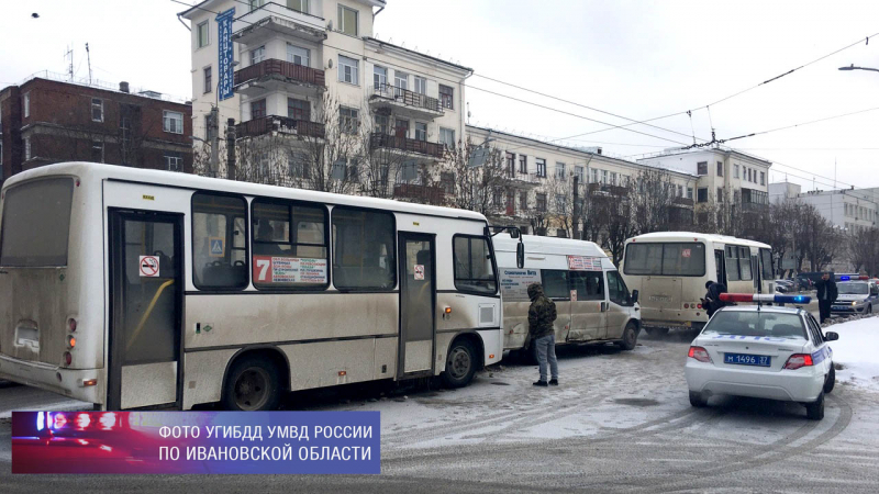 Три маршрутки устроили паровозик в Иванове Три маршрутки устроили паровозик в Иванове