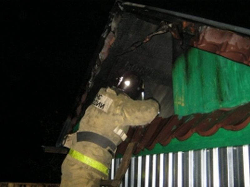 В Юрьевце пожар повредил два дома В Юрьевце пожар повредил два дома