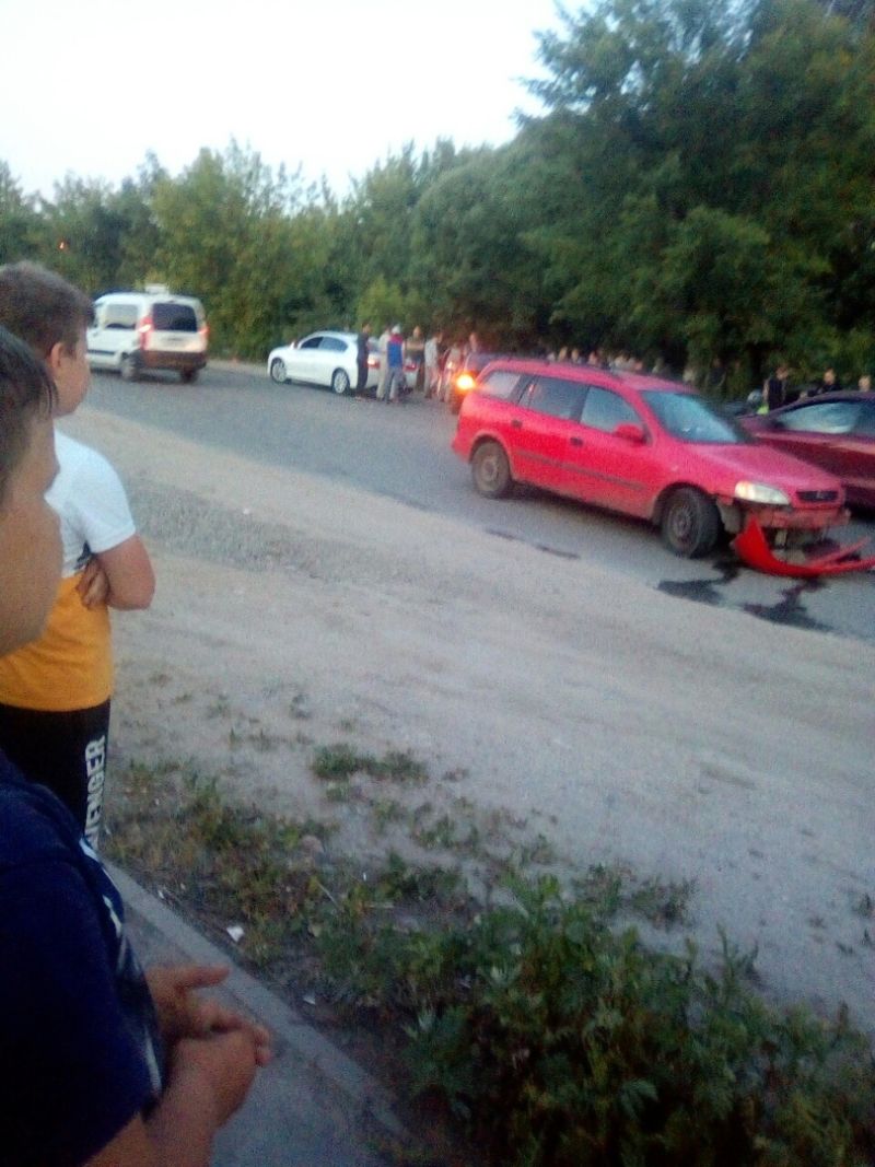 Легковушка и мотоцикл столкнулись в Кохме Легковушка и мотоцикл столкнулись в Кохме