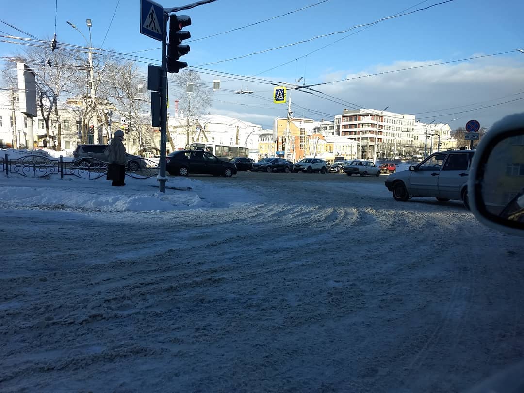 Снег в Иванове не успевают убирать: МЧС предупреждает о снегопаде Снег в Иванове не успевают убирать: МЧС предупреждает о снегопаде