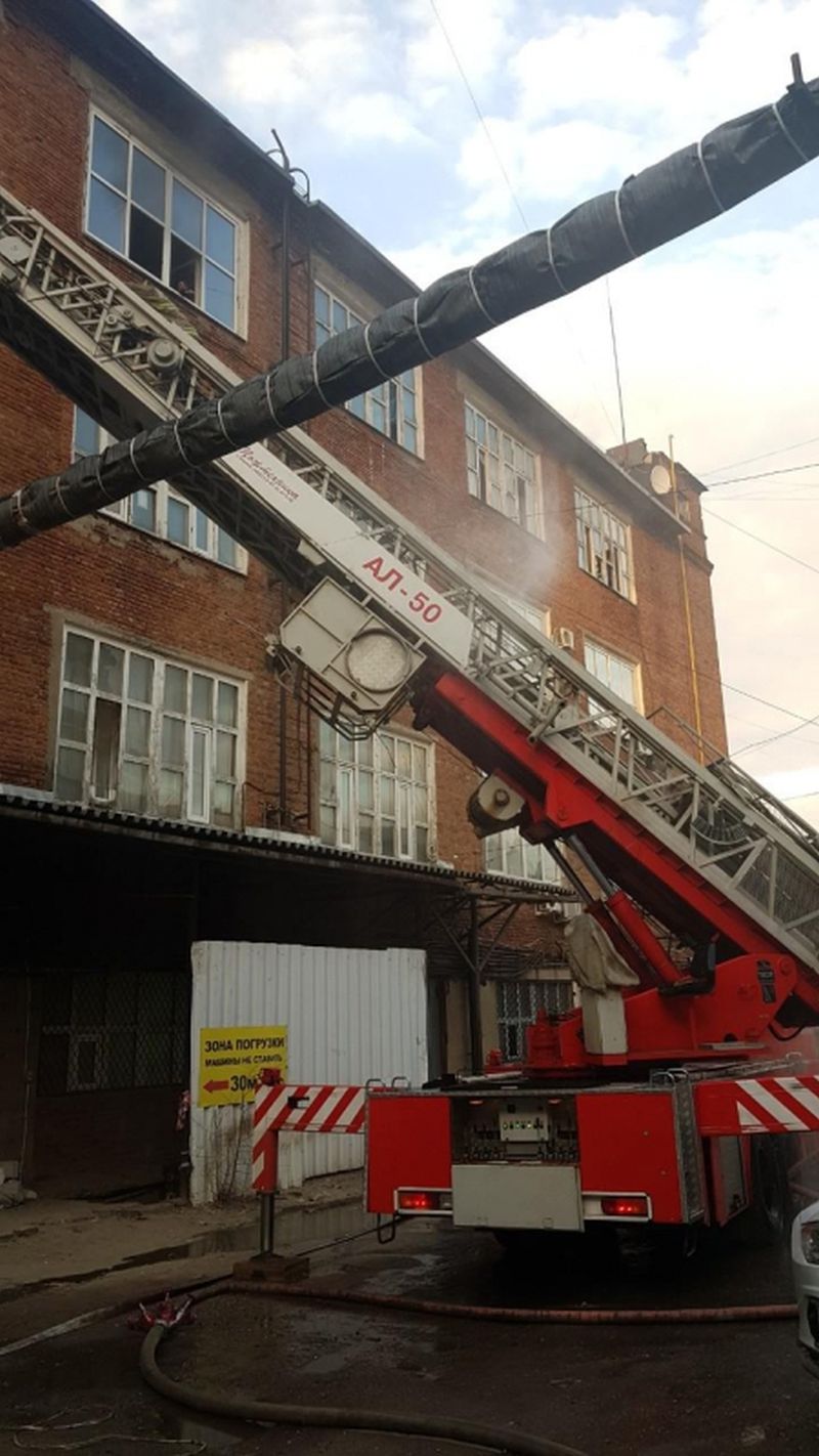 Пожар на Икрянистовой Наговицыной: горело здание фабрики Балашова Пожар на Икрянистовой Наговицыной: горело здание фабрики Балашова