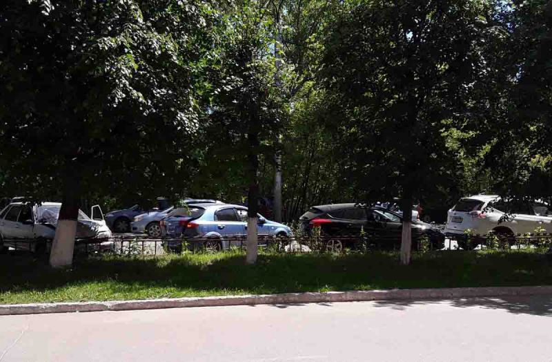 На Рабфаковской «ВАЗ» спровоцировал столкновение четырех автомобилей На Рабфаковской «ВАЗ» спровоцировал столкновение четырех автомобилей