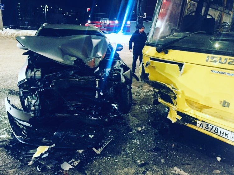 Авария на Куконковых: шесть человек пострадали, среди них дети Авария на Куконковых: шесть человек пострадали, среди них дети