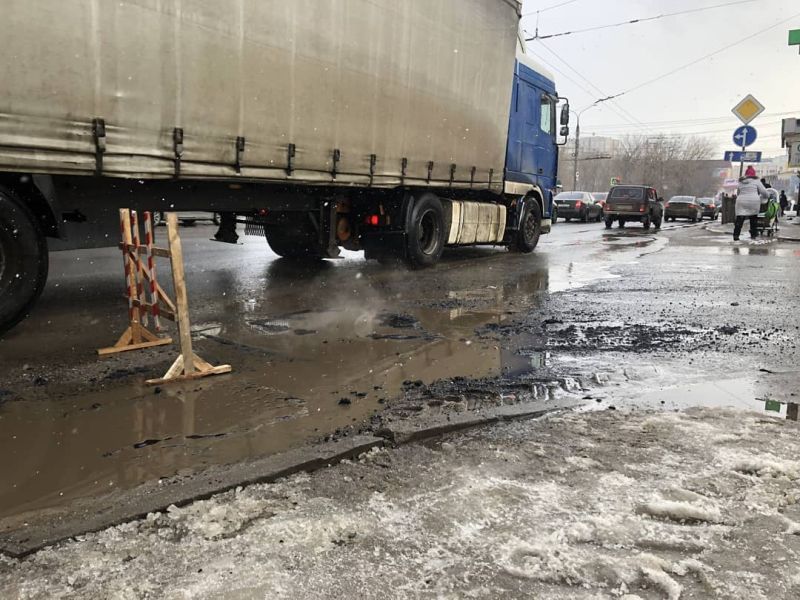 Мэрия не оплатила ямочный ремонт на улице Кузнецова Мэрия не оплатила ямочный ремонт на улице Кузнецова