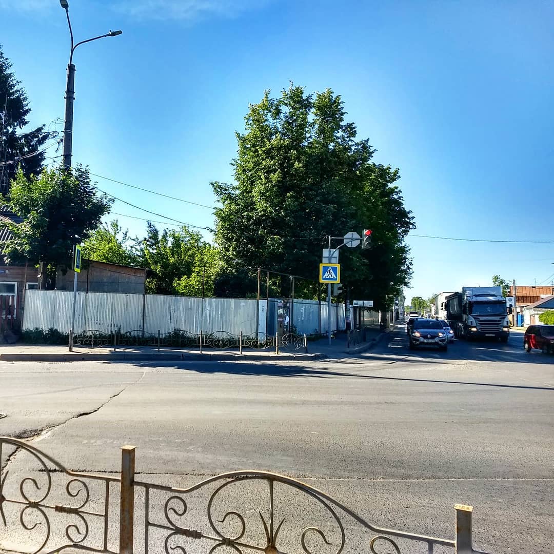 Мэрия после обращения «Иваново37» очистила от веток светофор Мэрия после обращения «Иваново37» очистила от веток светофор