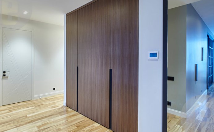 Компания «Свое» рассказала об особенностях межкомнатных дверей со скрытыми петлями Межкомнатные двери со скрытыми петлями