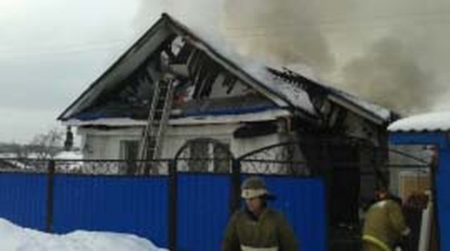 Пожар в деревне Шумилово Тейковского района разрушил сразу два строения Пожар в деревне Шумилово Тейковского района разрушил сразу два строения