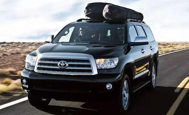 Автомобиль Toyota Sequoia возглавил пятерку самых выносливых кроссоверов Автомобиль Toyota Sequoia возглавил пятерку самых выносливых кроссоверов