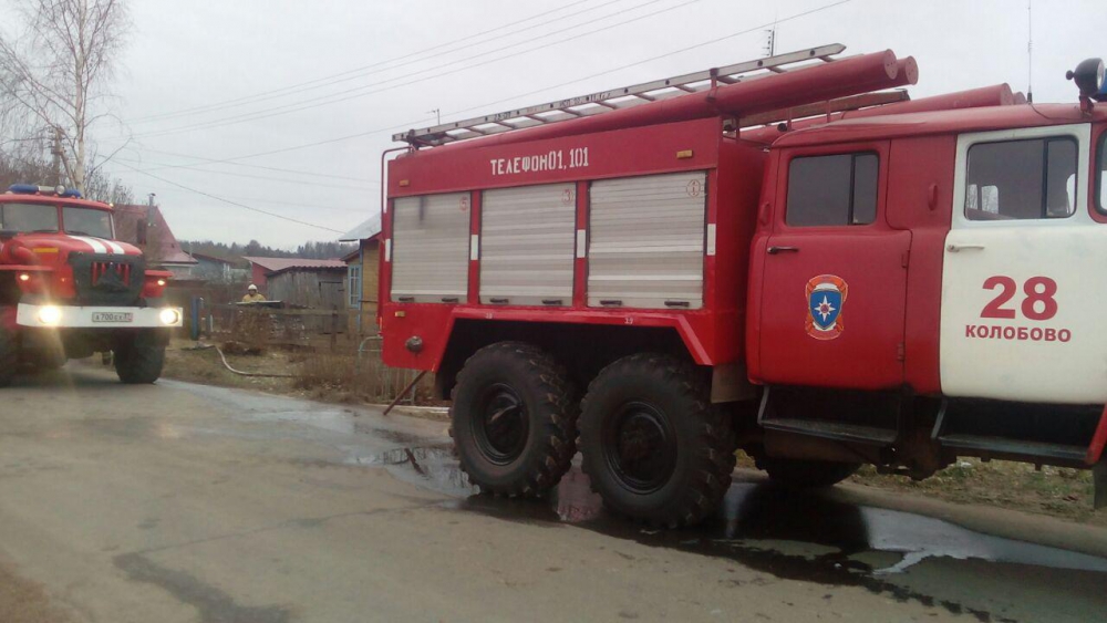 Два человека сгорели на пожаре в поселке Колобово Два человека сгорели на пожаре в поселке Колобово