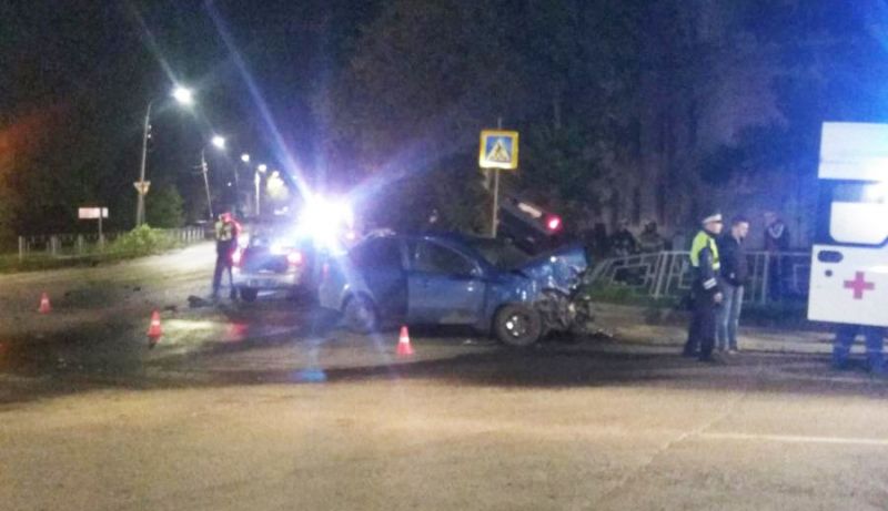 На перекрестке Рабфаковская-Красных Зорь произошло ДТП с 5 пострадавшими На перекрестке Рабфаковская-Красных Зорь произошло ДТП с 5 пострадавшими