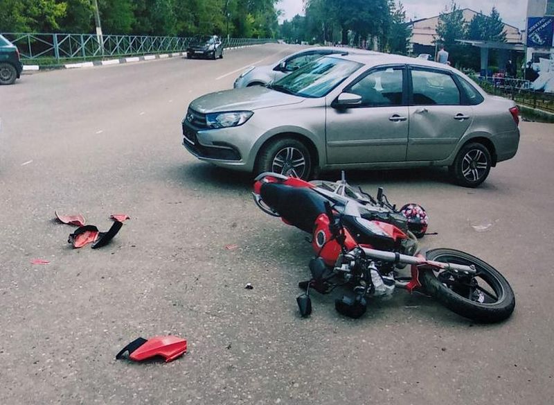 В Фурманове автоледи сбила мотоциклиста В Фурманове автоледи сбила мотоциклиста