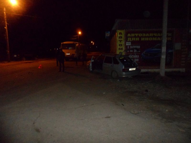 Авария в Кинешме: машины столкнулись на перекрестке Юрьевецкой и Текстильной Авария в Кинешме: машины столкнулись на перекрестке Юрьевецкой и Текстильной