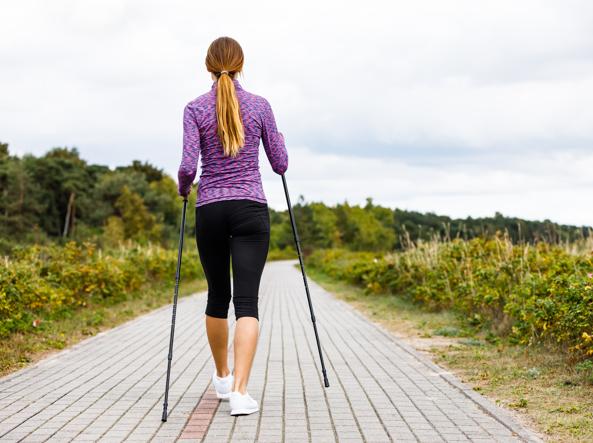 Эксперты «Ходим Вместе» рассказали о пользе скандинавской ходьбы для пенсионеров
