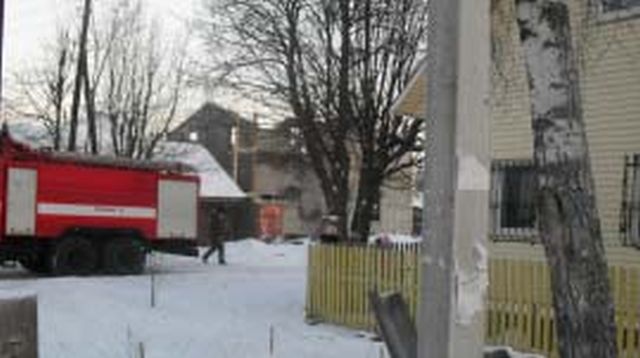 Пожар в Тейковском районе: сгорела крыша и чердак крупной заброшки Пожар в Тейковском районе: сгорела крыша и чердак неэксплуатируемого здания